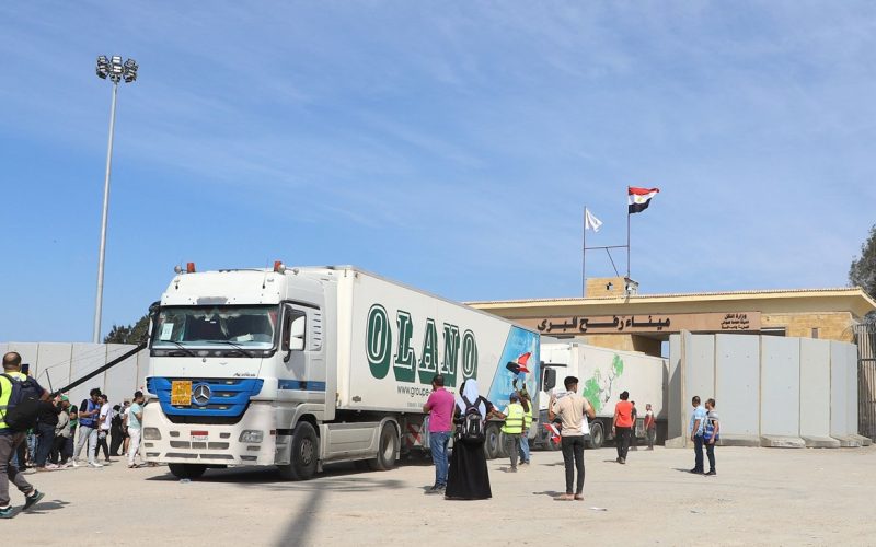 بعد دخول 20 شاحنة.. تطور مفاجئ لدخول مساعدات جديدة إلى قطاع غزة
